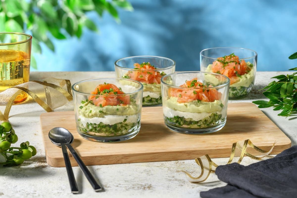 Une explosion de fraîcheur : découvrez la salade de concombre, saumon et fromage frais en verrines