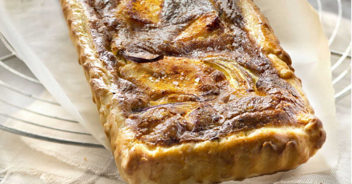 Une quiche audacieuse qui marie les saveurs : poulet, coco et curry