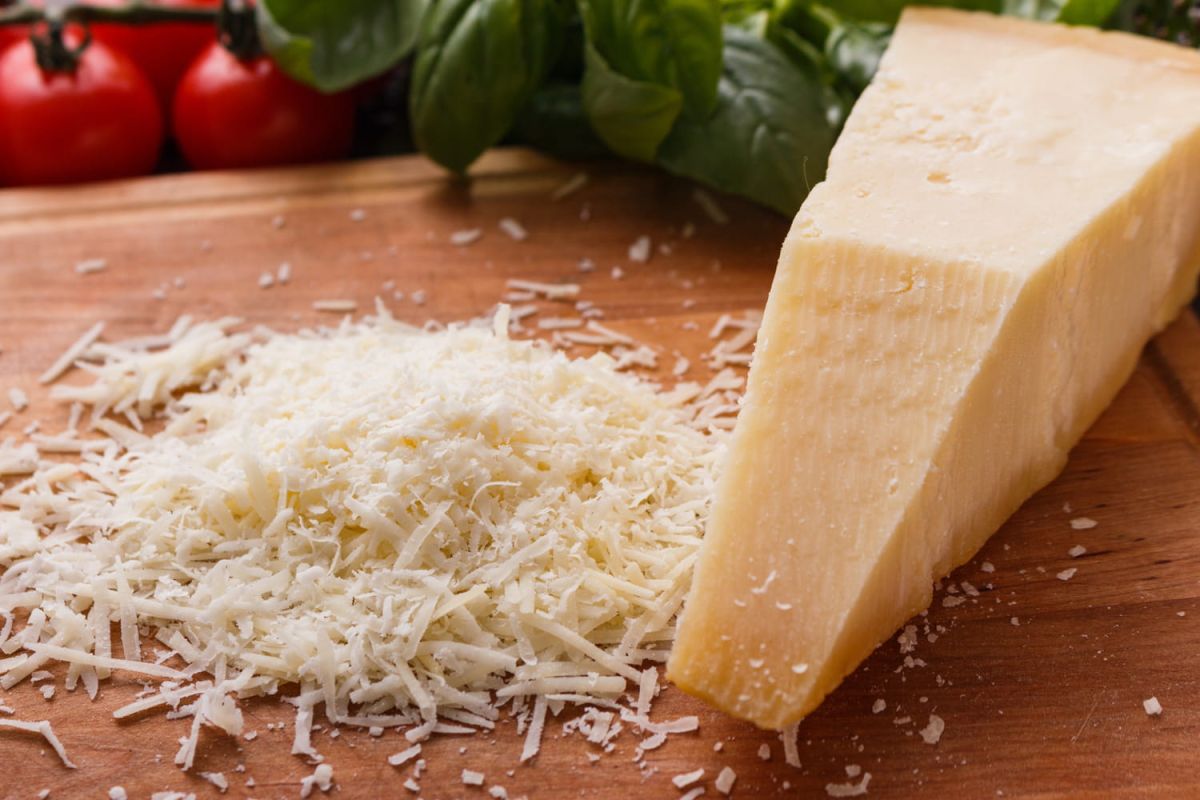 Les secrets du vrai parmesan révélés par un expert fromager