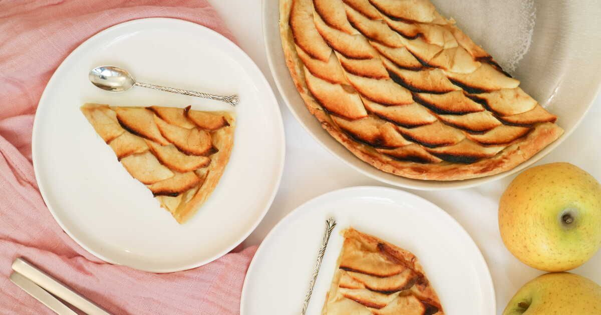 Cyril Lignac : sa recette de la tarte fine aux pommes et son astuce pour utiliser les fruits gâtés
