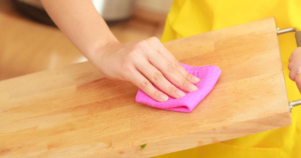 Des astuces simples pour nettoyer et préserver votre planche à découper en bois
