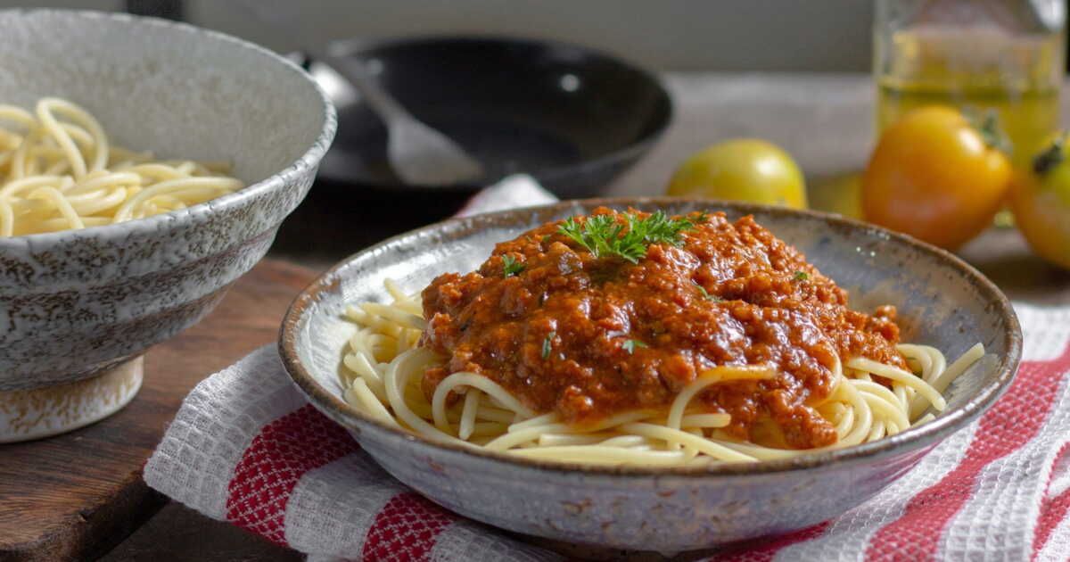 Régalez-vous avec une bolognaise végétale aux noix et champignons