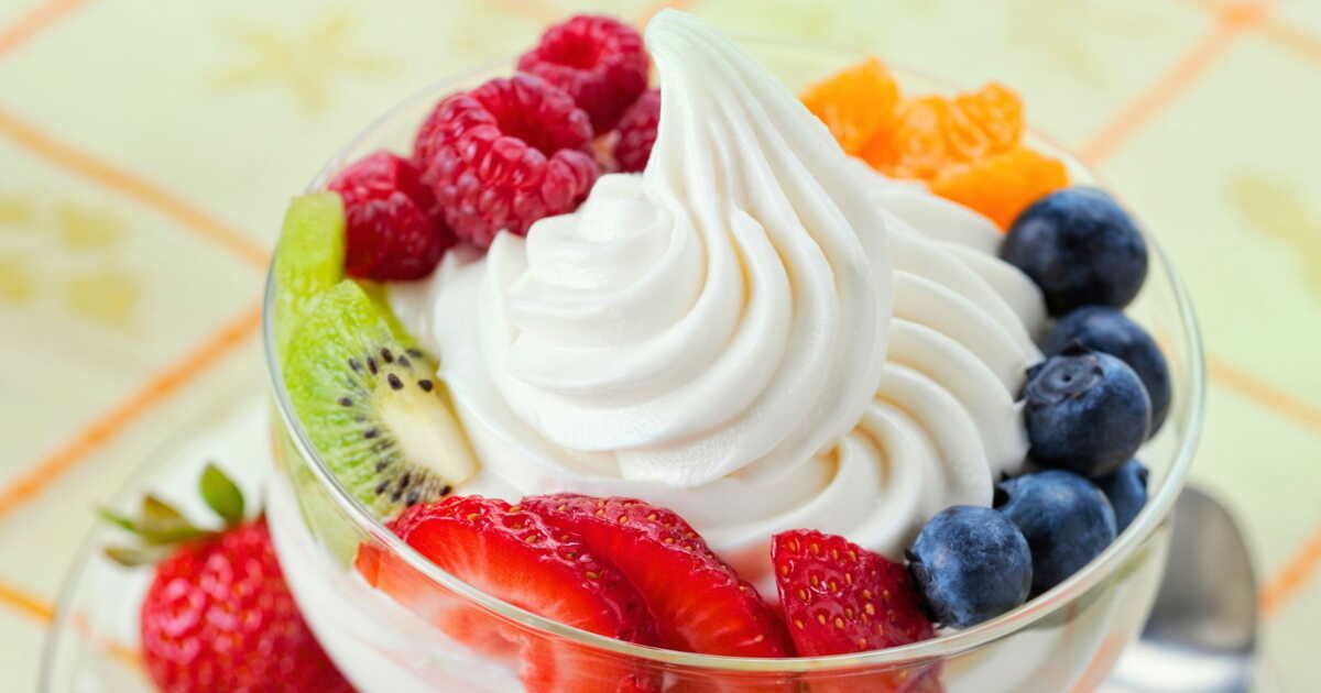 Yaourt glacé : une recette estivale simple et délicieuse à faire chez soi