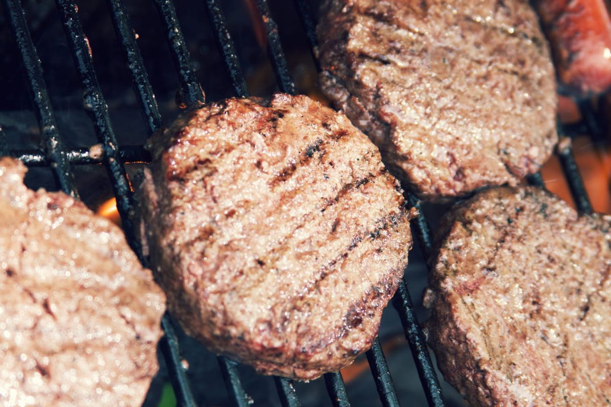 la cuisson du steak haché : quel côté commencer ?