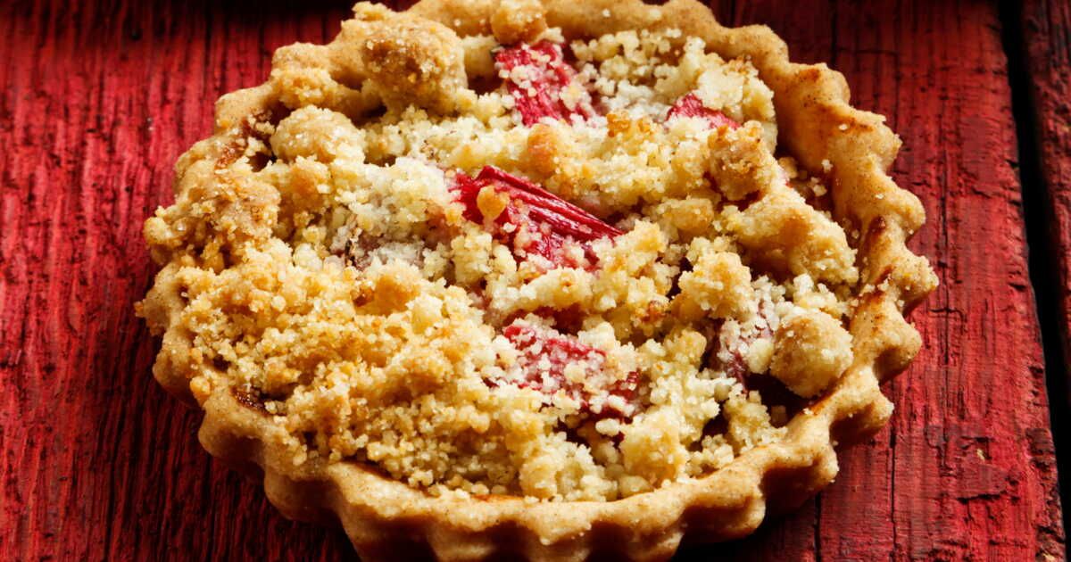 Savourez des tartelettes de rhubarbe façon crumble avec Laurent Mariotte