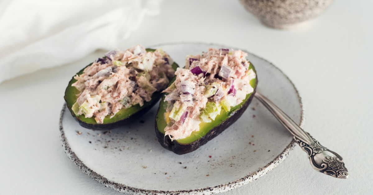 des avocats farcis au thon pour un été plein de fraîcheur