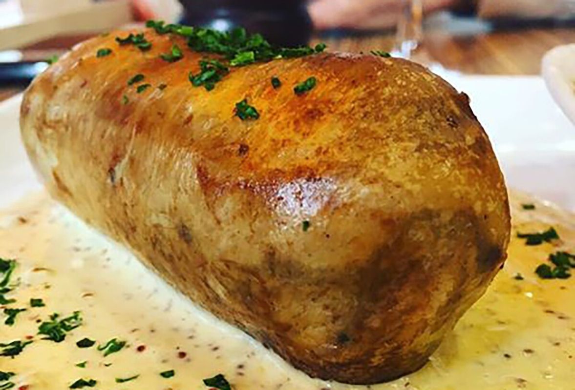 Découvrez la recette des andouillettes à la sauce moutarde pour un repas réconfortant