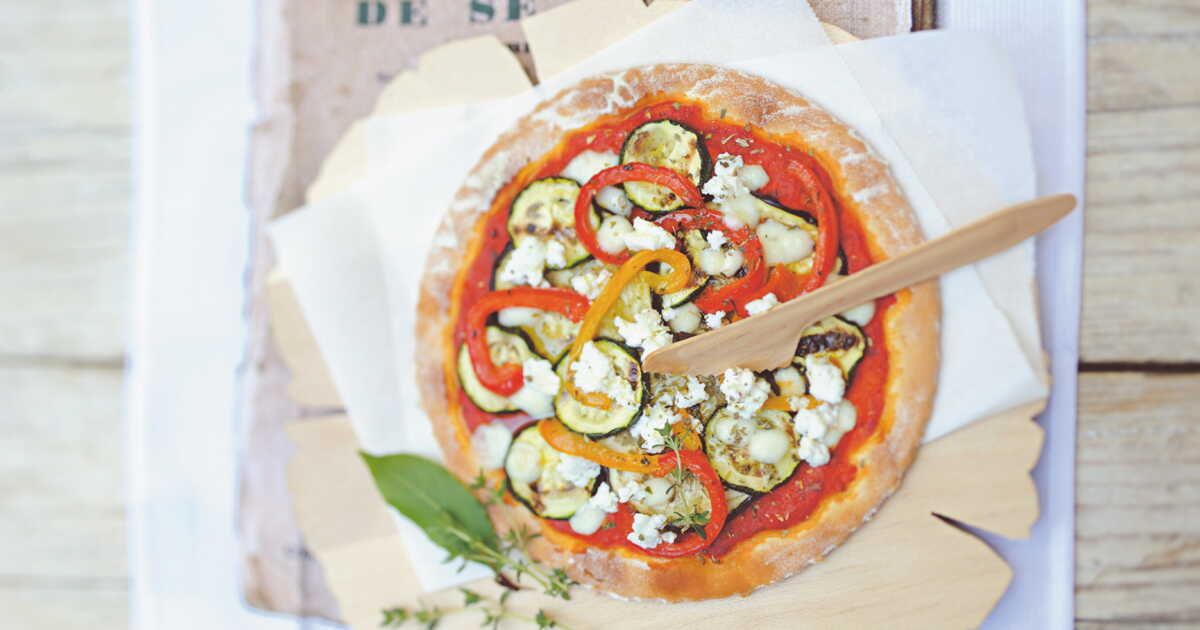 Découvrez la recette parfaite de la pizza moelleuse aux légumes grillés