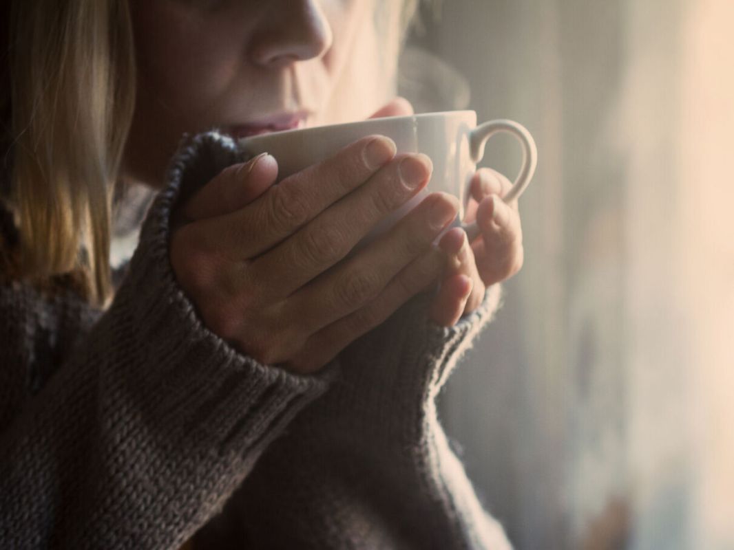 L'hydratation trompeuse des boissons chaudes : café et thé en question