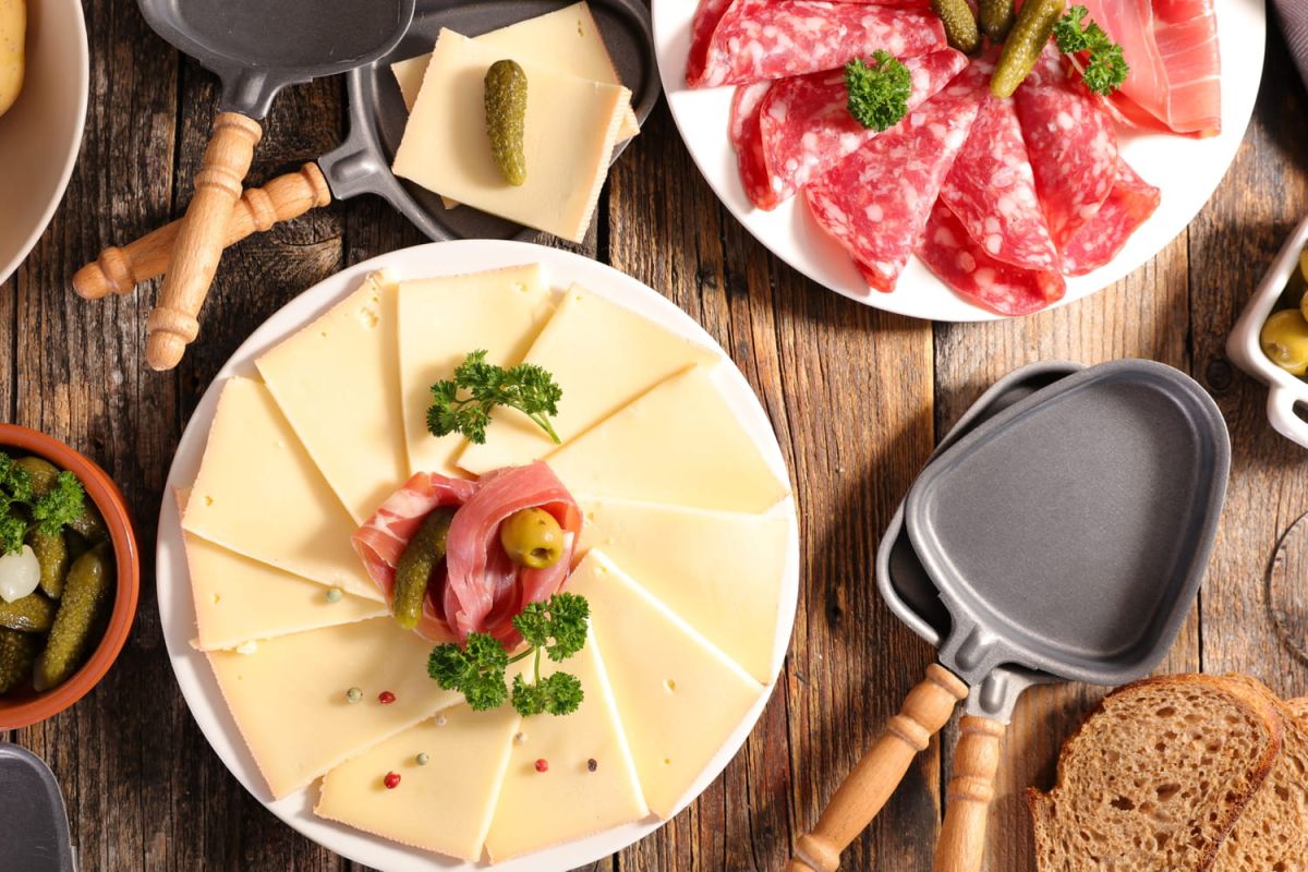 Préparez la raclette parfaite : la quantité de fromage révélée