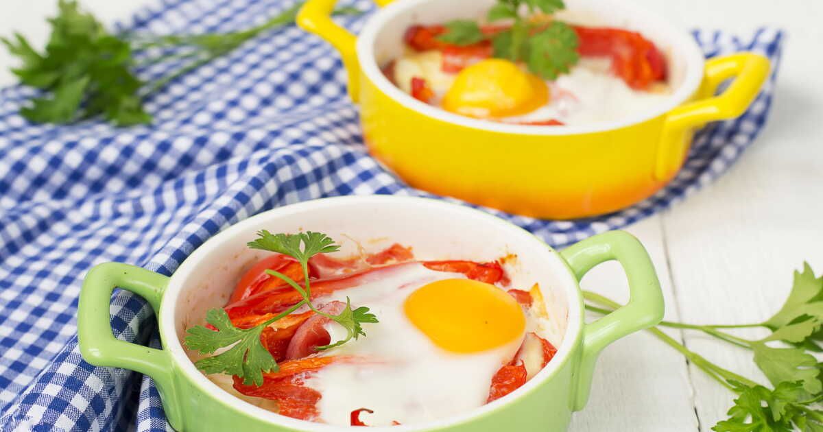 Dîner express : découvrez l'œuf cocotte à la feta et aux tomates cerises