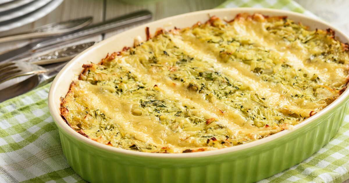 Un gratin de ravioles crémeux au saumon et poireaux pour des dîners réconfortants