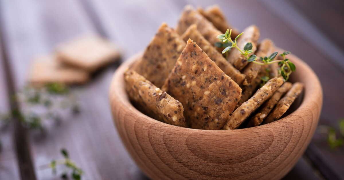 Succombez à ces crackers sains à la patate douce et feta pour votre apéro