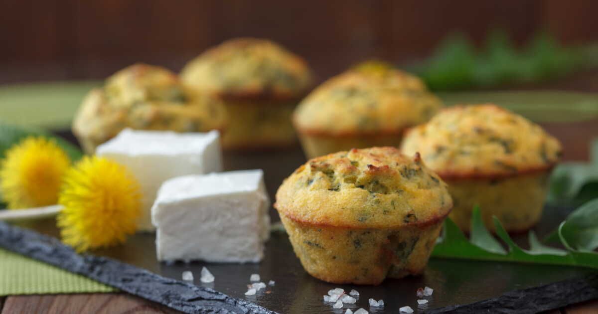 Découvrez la recette irrésistible des muffins au pesto rosso et feta