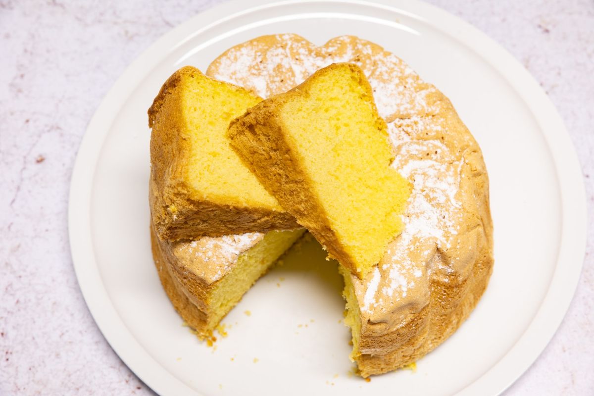 Le gâteau de Savoie léger de Mercotte : un délice à savourer après le repas