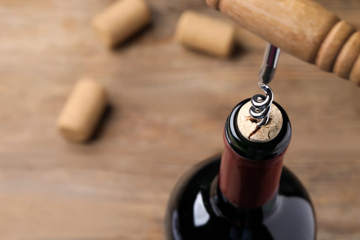 les astuces pour déboucher une bouteille de vin avec un bouchon cassé