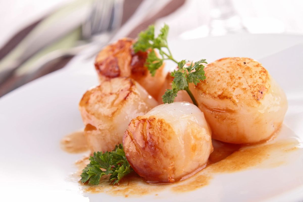 Un chef étoilé dévoile sa recette de Saint-Jacques feuilletées irrésistibles