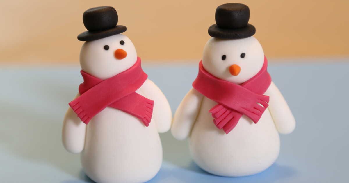Réalisez votre bonhomme de neige en pâte à sucre