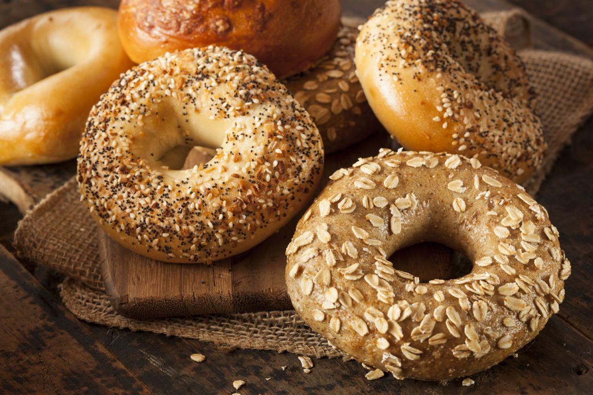 Maîtriser l'art du bagel : conseils et astuces pour un succès garanti