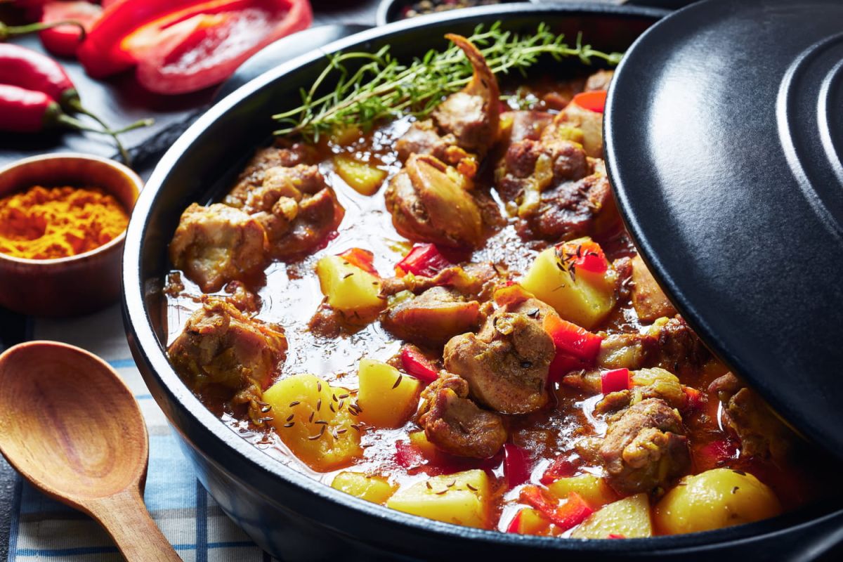 Une escapade culinaire avec le tajine de poulet et amandes de Cyril Lignac