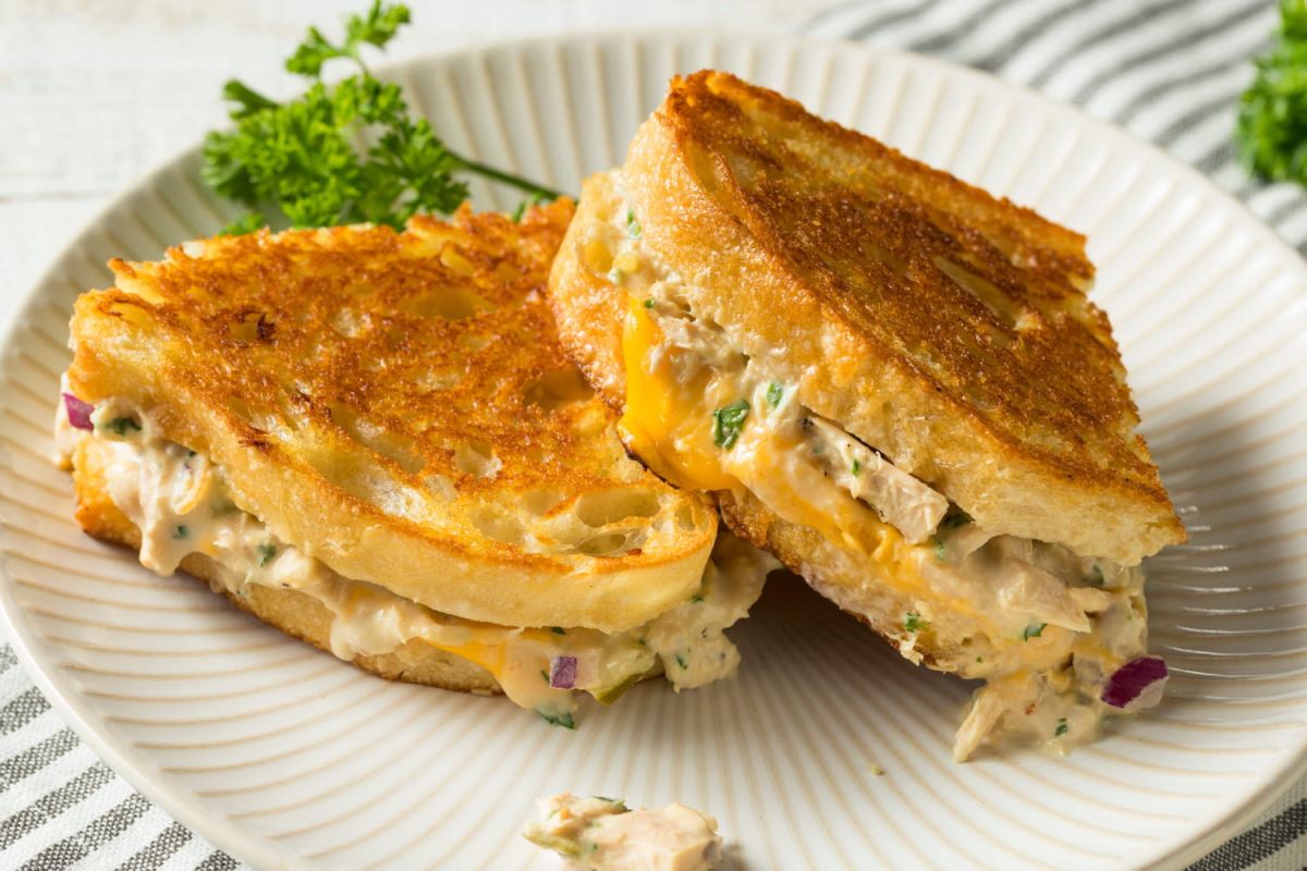 les secrets du croque-monsieur et du tuna melt : un duel de sandwichs irrésistibles