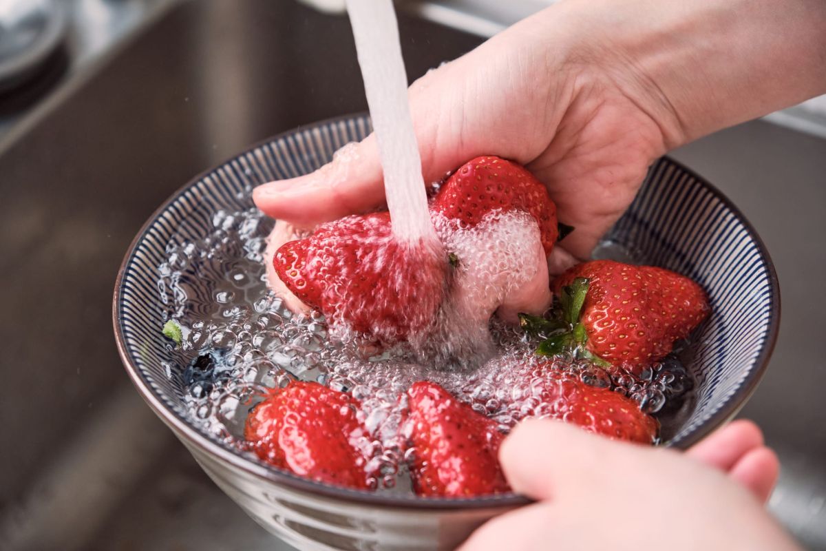 Comment savourer des fraises sans résidus de pesticides : une méthode étonnante à découvrir