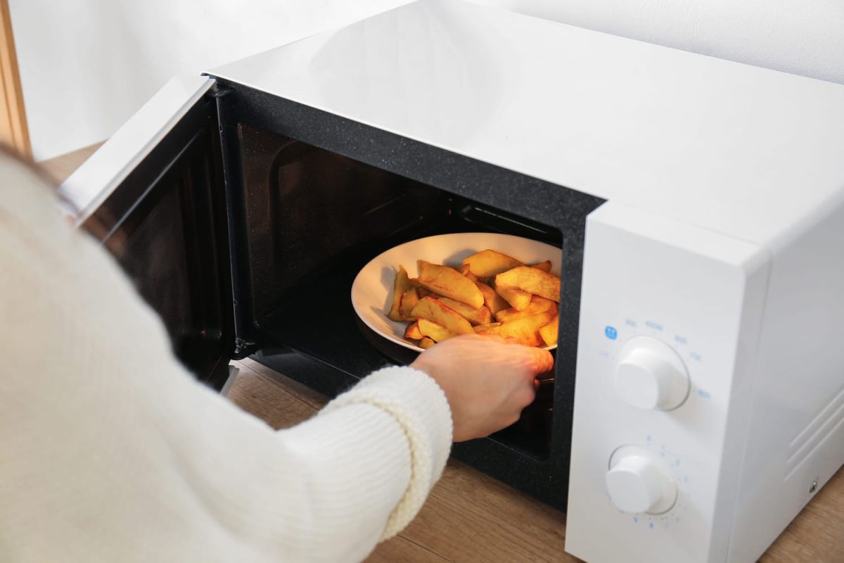 Cuire des pommes de terre au micro-ondes : une méthode rapide à découvrir