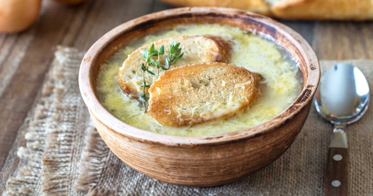 Réchauffez-vous avec la délicieuse soupe à l'oignon gratinée de Laurent Mariotte