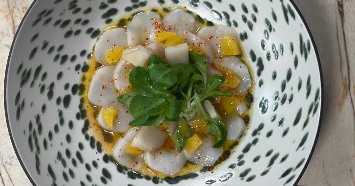 Savourez la délicieuse salade de saint-jacques et topinambours de Cyril Lignac